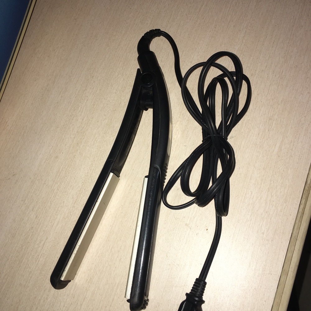 Revlon Ceramic Flat Iron for Ultra Straight Hair